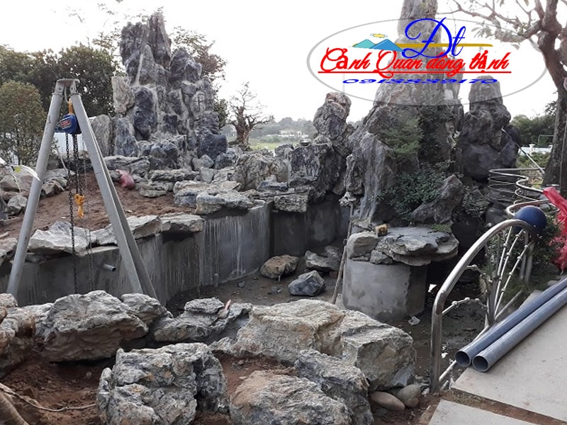 đá da voi làm hồ cá koi