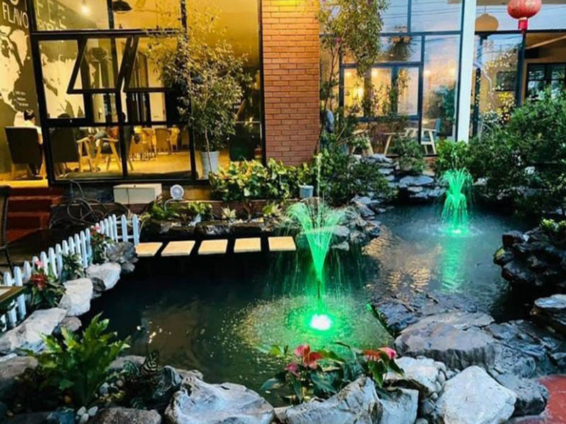 Đèn âm nước bánh xe kết hợp vòi phun nước hồ cá Koi