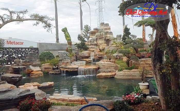 Thác nước hồ cá koi sân vườn