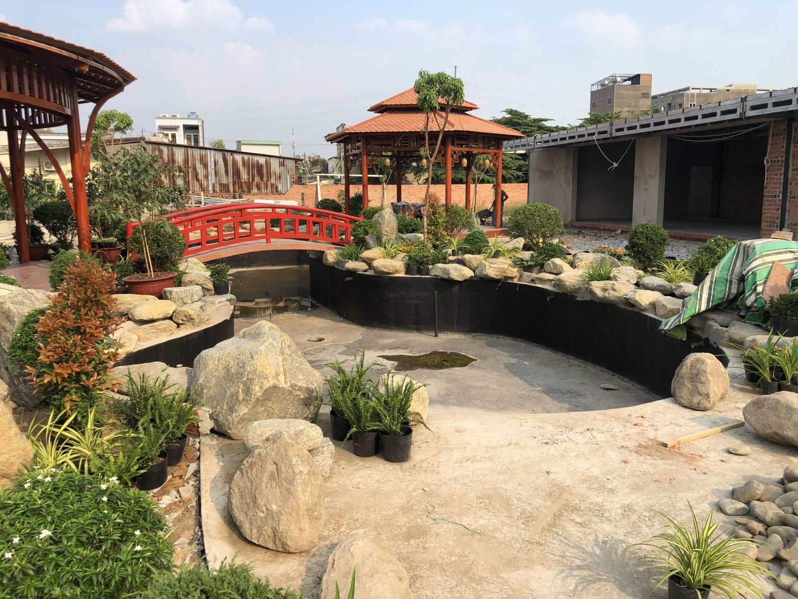 Thi công hồ cá koi Vĩnh Long - Khám phá nghệ thuật trang trí không gian sống